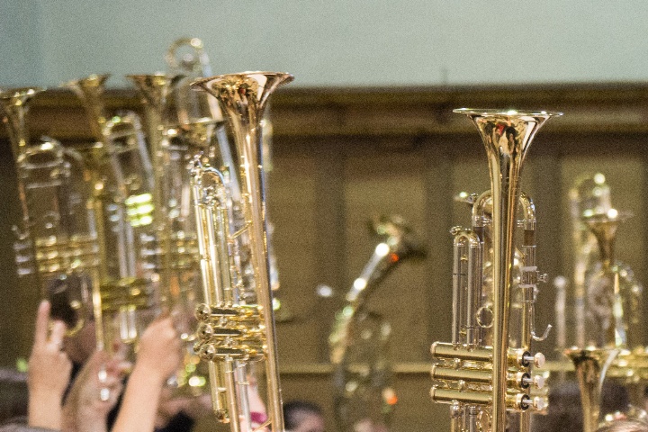 Musik mit Höhen und Tiefen für Bläser und Orgel