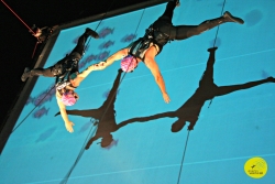 Wanted – eine spektakuläre Vertikalseilshow mit den italienischen Artisten von eVenti Verticali